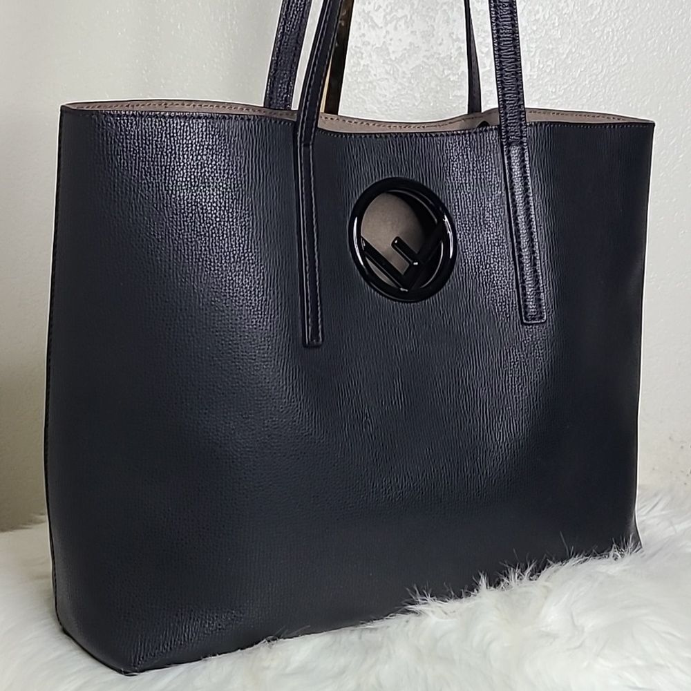 💯 Authentic  Fendi Black Tote Handbag 🍀 - Picture 4 of 17